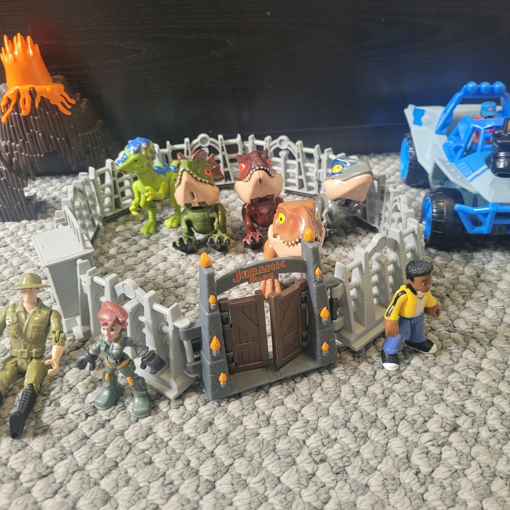 Jurassic Park Dinosaur Adventure Playset with Figures